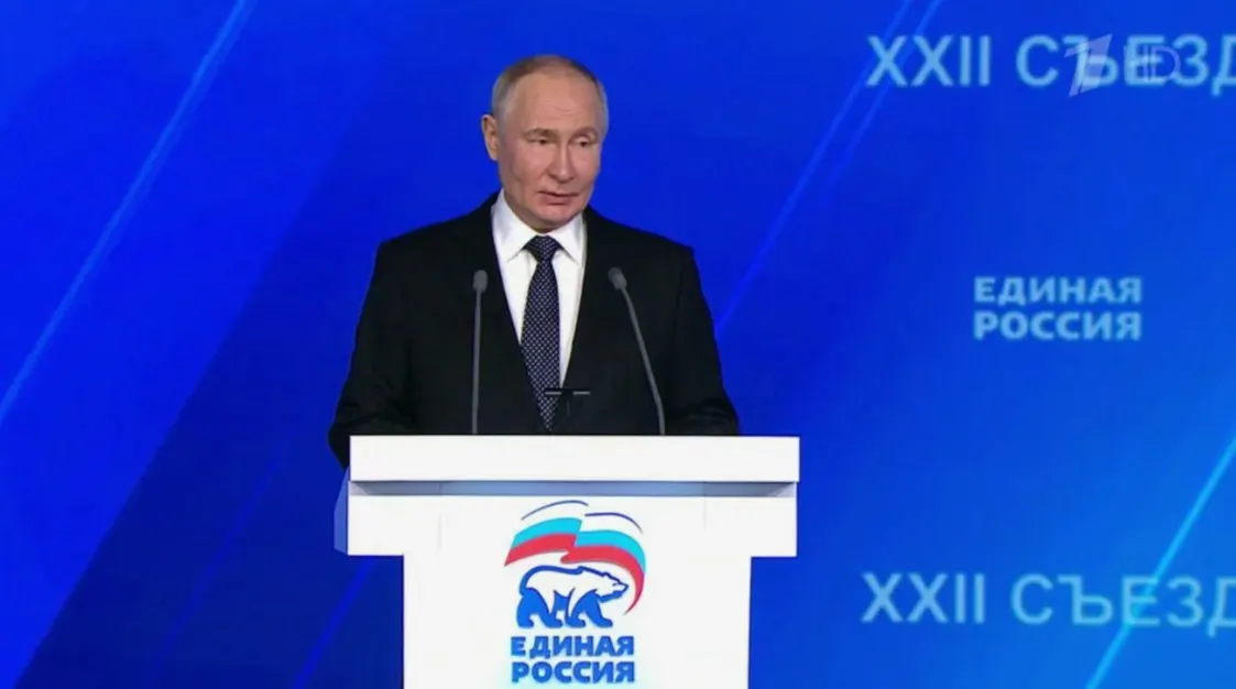 Кремль не исключает, что президент появится на съезде ЕР 28 июня — это первый этап предвыборной стратегии, посвящённый выдвижению кандидатов. Партия теряет поддержку, поэтому выступление главы государства может укрепить её позиции.