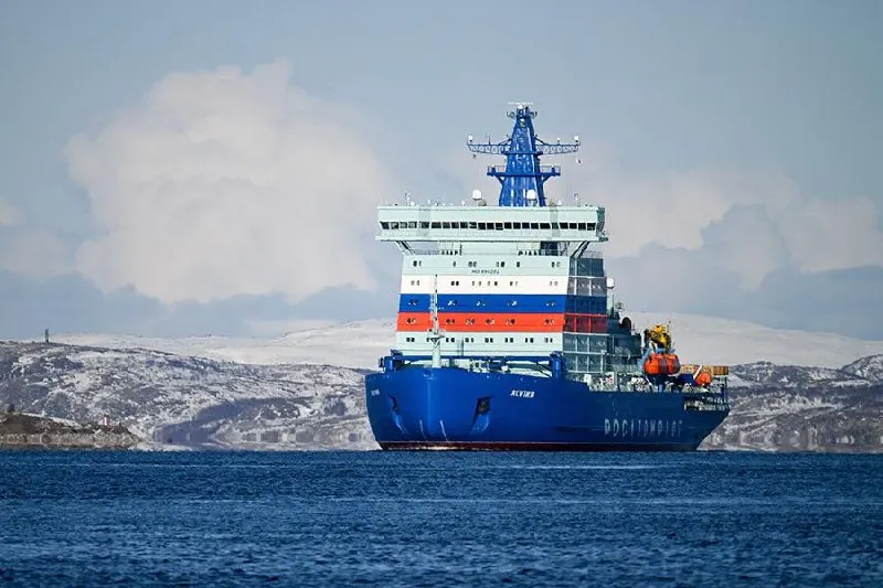 Верховный суд РФ рассмотрит жалобу по банкротству Мурманского морского пароходства. Кредиторы требуют взыскать ₽962 млн с семьи владельца; за годы управления из компании были выведены сотни миллионов рублей, предприятие накопило долги по зарплатам и налогам, а освободившиеся маршруты в Арктике занимают иностранные операторы.