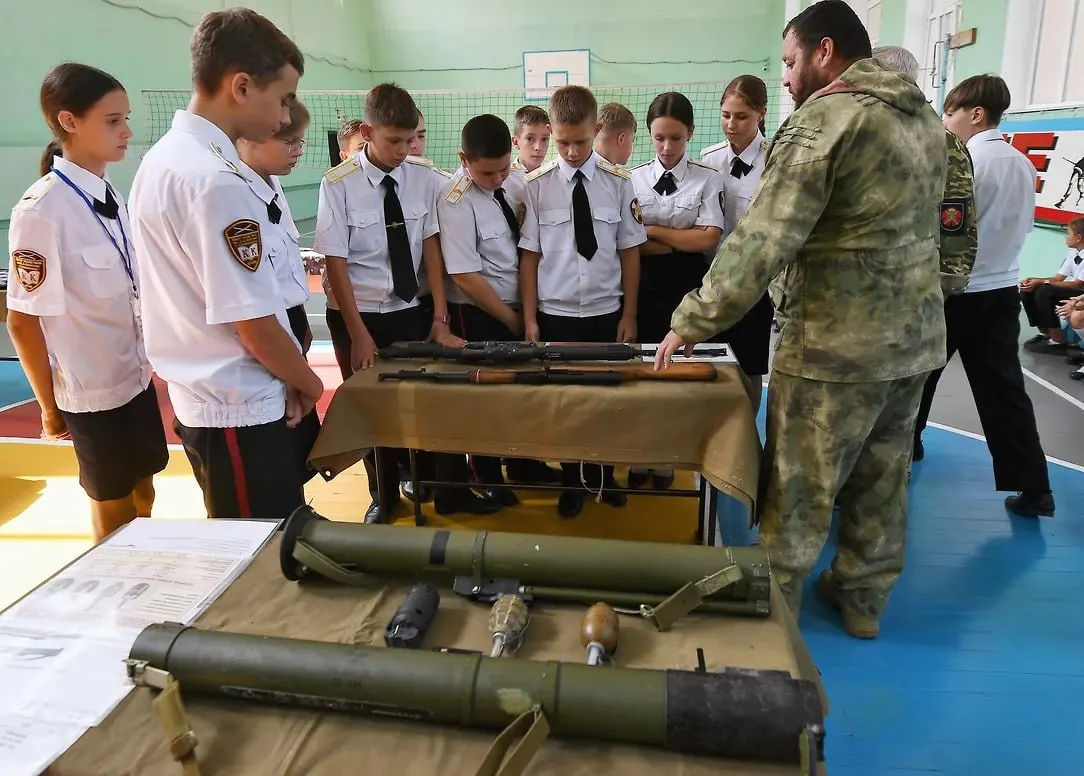 Российское военно-историческое общество предлагает подключить школьников и студентов к записи рассказов военнослужащих и волонтёров: материал планируют использовать в патриотическом воспитании и для создания цифровой коллекции.