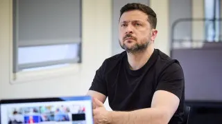 Президент Украины Владимир Зеленский считает, что усиление блокировок интернета и ограничения доступа к мессенджерам в России связаны с подготовкой к широкой мобилизации и возможному новому наступлению на Украину, а также с проверкой реакции НАТО через потенциальную операцию в странах Балтии.
