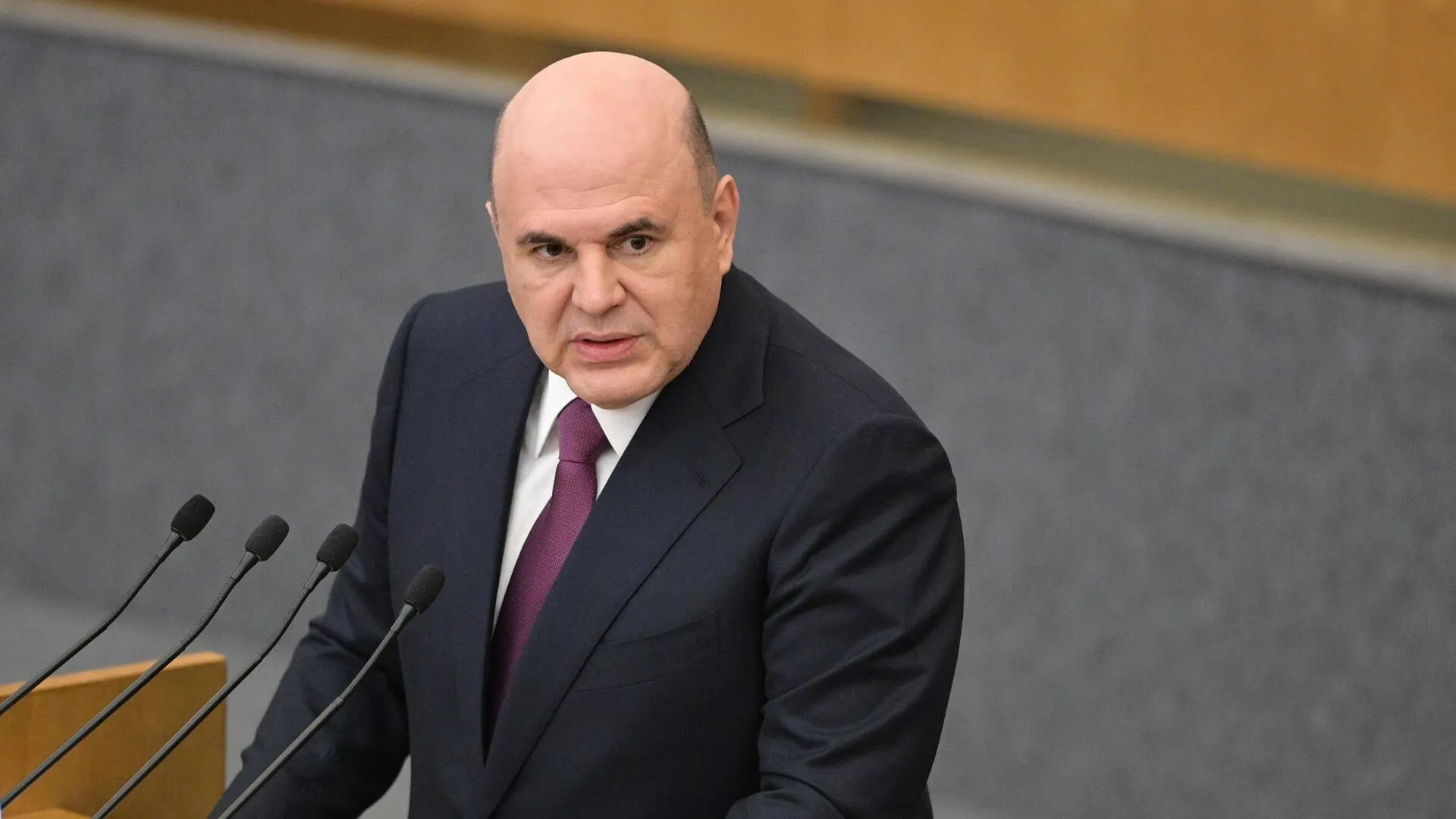 Ассоциация участников электронной торговли выступила за поэтапное введение НДС на импортные товары, предупредив, что резкое ужесточение налогообложения может увести покупателей в серые каналы и снизить выручку российских продавцов.