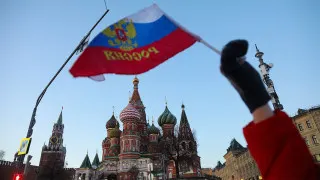 На фоне спада ВВП, снижения спроса и роста налогов в российской экономике сформировался масштабный кризис неплатежей: просроченная задолженность бизнеса перед поставщиками и контрагентами выросла до 8,2 трлн рублей, что соответствует почти 4% ВВП.