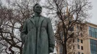 Президент Владимир Путин вернул Академии ФСБ почетное наименование в честь основателя ВЧК Феликса Дзержинского, чье имя ранее было исключено из названия после распада СССР.