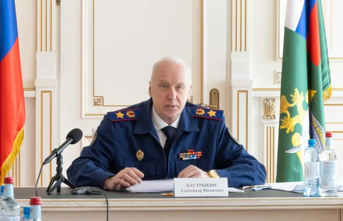 Председатель Следственного комитета Александр Бастрыкин распорядился проверить детские книги писателя Григория Остера, в том числе «Вредные советы», которые на заседании совета при ведомстве привели как пример «сомнательных с педагогической точки зрения» произведений.