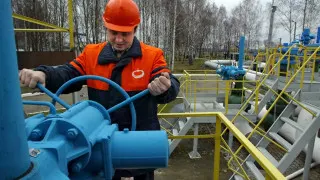 С 1 мая Россия останавливает прокачку казахстанской нефти по нефтепроводу «Дружба» в Германию и Венгрию, что усиливает дефицит топлива в Европе на фоне сбоев поставок с Ближнего Востока.