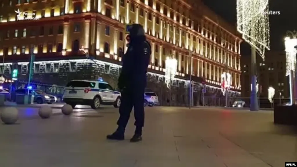 Чепик сообщила, что была под давлением во время съёмки и зачитывала заранее подготовленный текст. В момент записи она находилась под административным арестом, ФСБ 24 апреля объявила о задержаниях в нескольких городах.