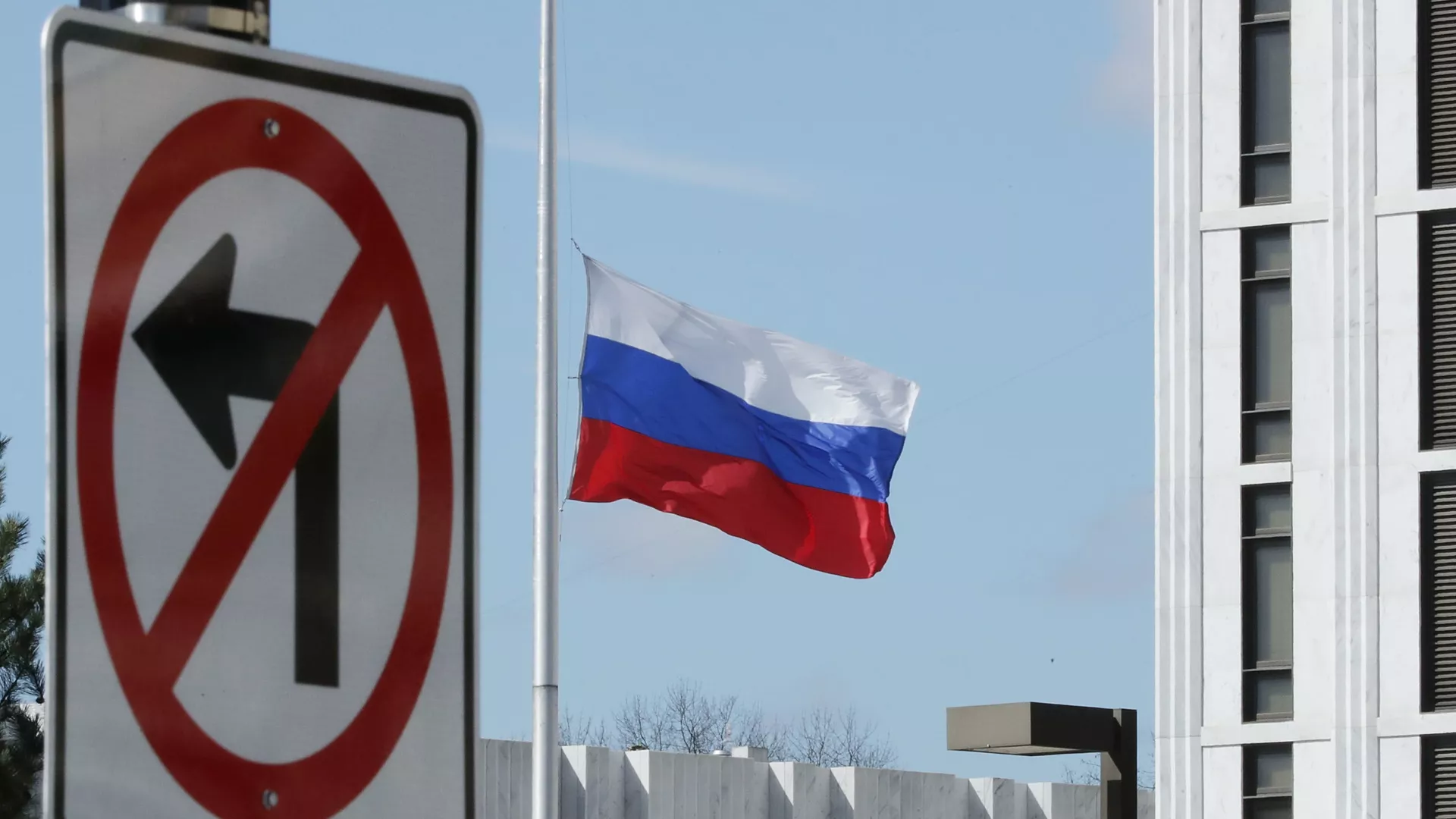 В обновлённом санкционном списке — 63 физических и 22 юридических лица: руководители молодёжных объединений, сотрудники Агентства социального проектирования и ряд организаций, связанных с патриотическим воспитанием.