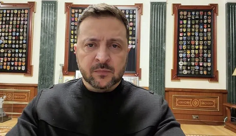 Президент Украины заявил, что разведка получила от американских и европейских партнёров сведения о подготовке Россией комбинированного удара с применением «Орешника», в том числе по Киеву. Граждан призвали реагировать на сигналы тревоги и пользоваться укрытиями.