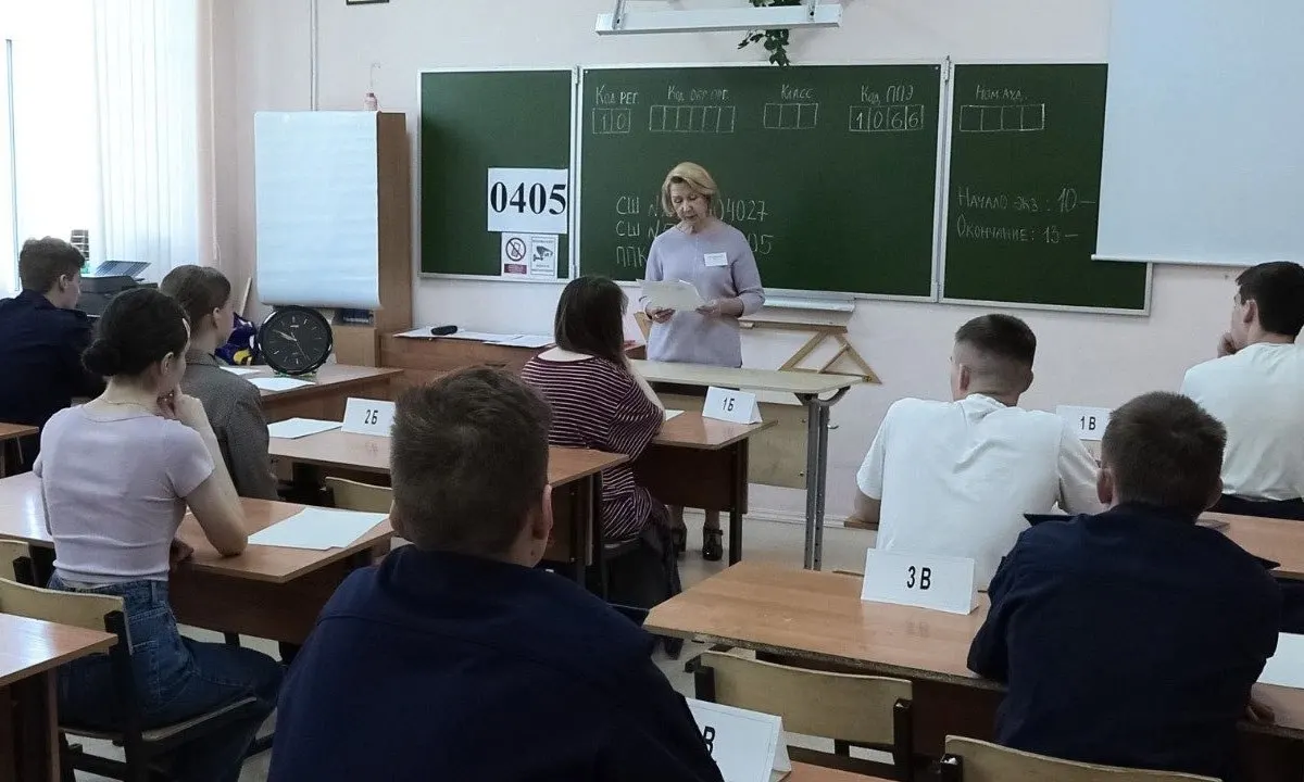 В новых методических рекомендациях указано, что организаторы и охрана не должны прикасаться к участникам ЕГЭ и их вещам; при срабатывании металлодетектора предлагают добровольно показать или сдать предмет.