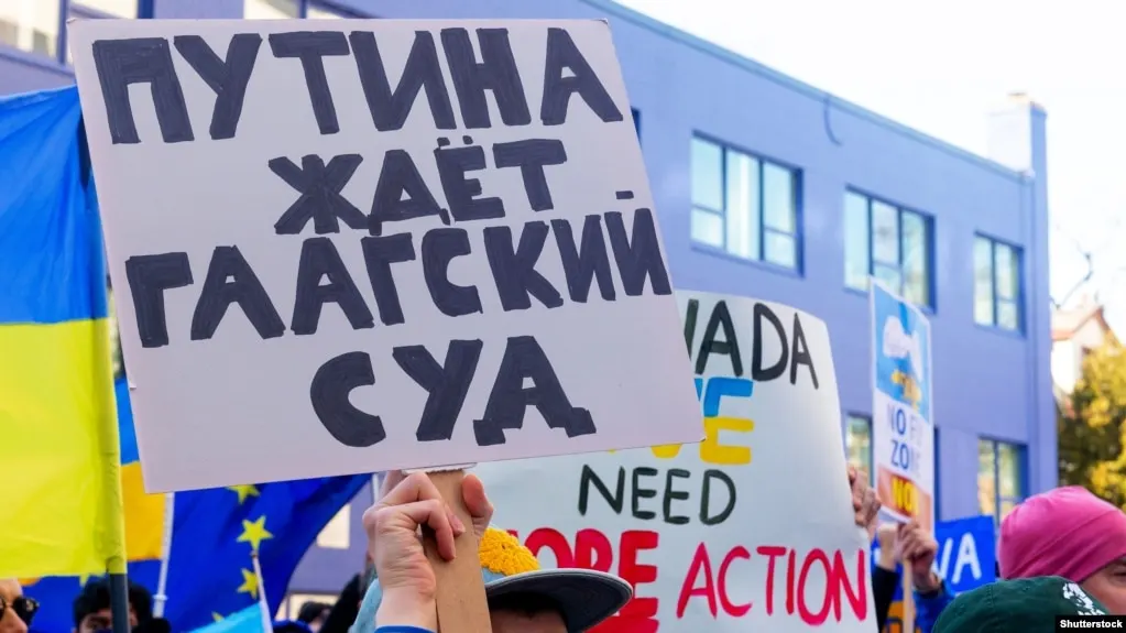 Комитет министров Совета Европы одобрил расширенное соглашение о создании руководящего комитета Специального трибунала по преступлению агрессии против Украины; в инициативе участвуют десятки стран и ЕС, Нидерланды готовы принять первоначальную фазу в Гааге.