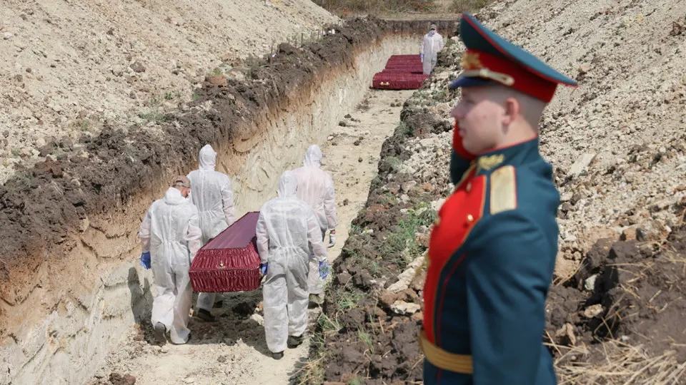 Анализ поимённых списков, реестра наследственных дел и судебной статистики даёт минимальную документально обоснованную оценку в 352 тысячи погибших российских военнослужащих с начала полномасштабного вторжения до конца 2025 года.