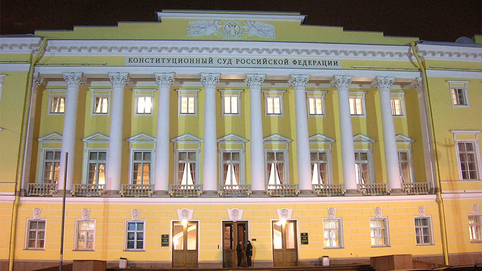 Председатель Конституционного суда заявил, что антикоррупционные иски прокуратуры не должны подпадать под обычные сроки давности. По его позиции, это оправдывает сохранение бессрочного срока для таких дел и усиливает практику деприватизации и национализации крупных активов.