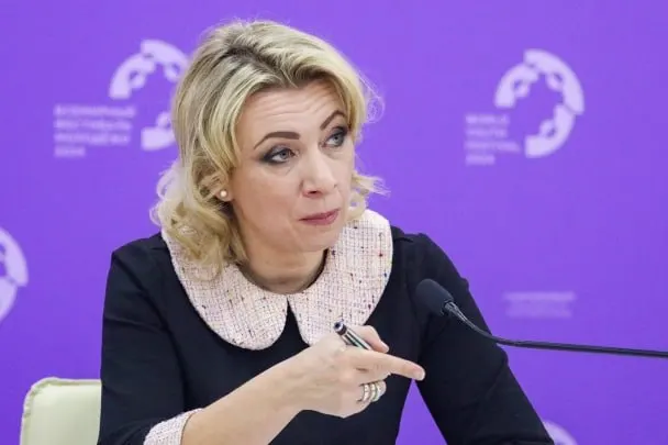 Представитель МИД заявила, что сотрудники Госдепа уведомляют российских дипломатов о том, что их дети, родившиеся в США, автоматически признаны американскими гражданами, хотя семьи не подавали такие заявления.