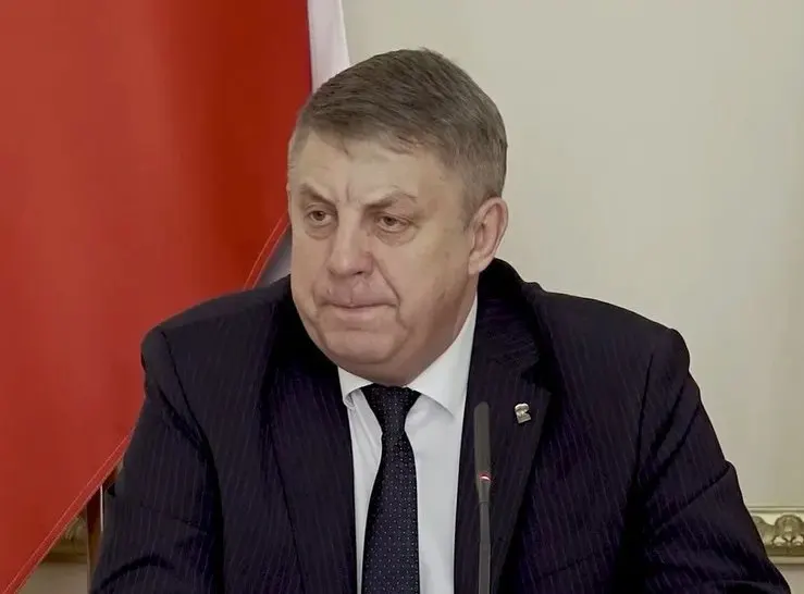 Александр Богомаз подал в отставку 13 мая, а на следующий день получил мандат депутата Госдумы от «Единой России». ЦИК утвердил замену — место освободил партийный список.