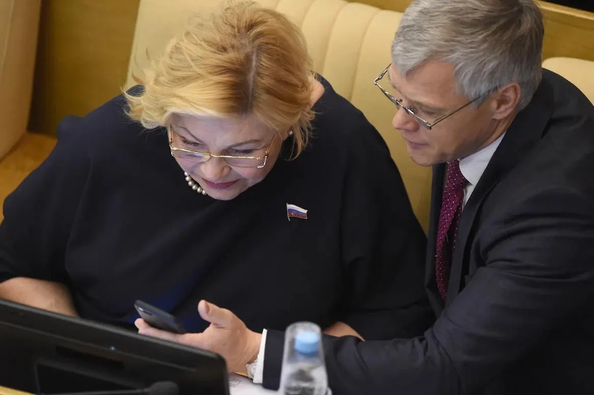 Валерий Гартунг и Елена Драпеко оказались среди двух депутатов, проголосовавших против обращения по удару в Старобельске; спикер назвал это техническим сбоем, а обсуждение быстро переросло в резкие политические заявления.