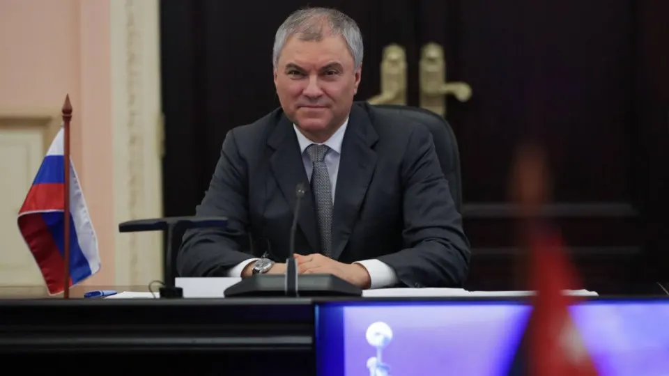 Председатель Госдумы заявил, что использование западных спутников и вооружения для ударов по гражданским объектам может вынудить Россию применить «оружие, которое не оставит следа». Он поручил подготовить обращение к парламентам других стран с призывом прекратить поддержку таких атак.