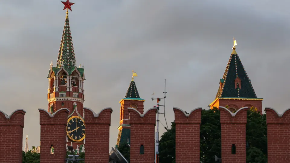 Высшее руководство пыталось добиться ослабления ограничений в сети, однако президент поддержал позицию силовых структур. Масштабные блокировки ударили по рейтингам и усилили недовольство, а новые законы позволили спецслужбам отключать связь.