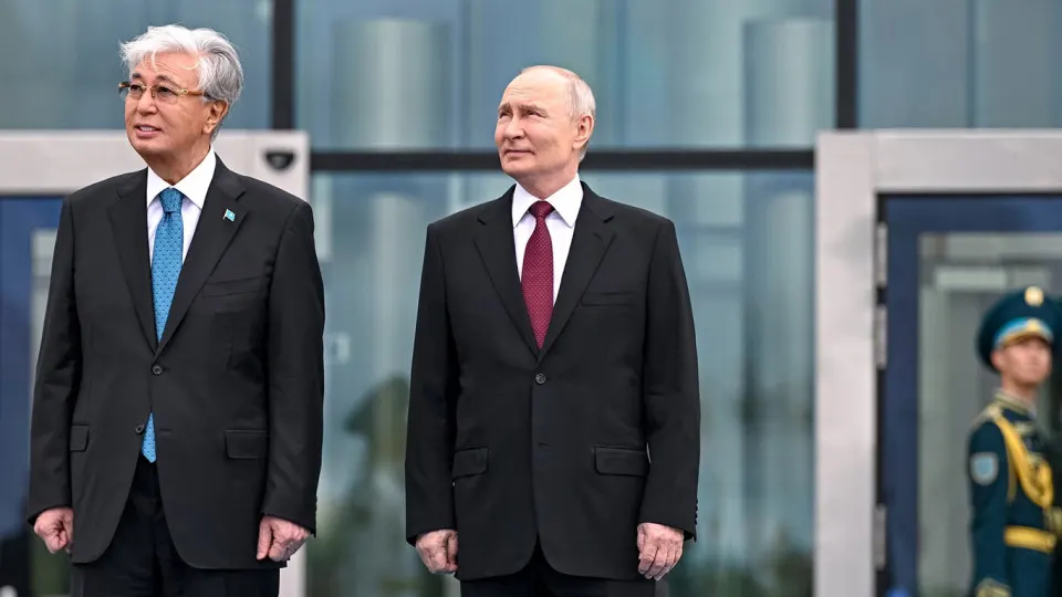 Межправительственное соглашение предусматривает участие российского консорциума во главе с «Росатомом», государственное экспортное финансирование и два энергоблока ВВЭР‑1200; ввод планируется в середине 2030‑х годов.