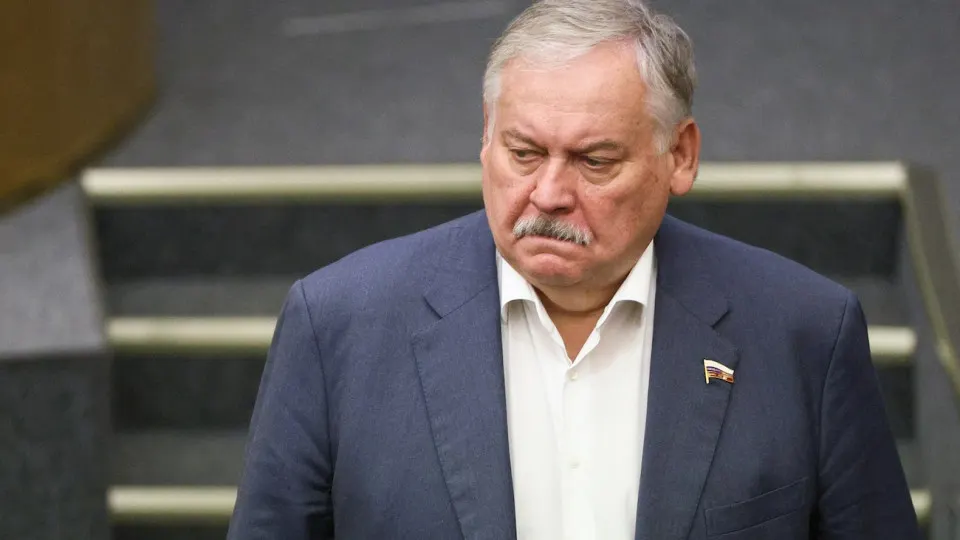 Первый зампред комитета Госдумы Константин Затулин обвинил страны Балтии в нарушении обещаний русскоязычному населению. На фоне этих заявлений в парламенте рассматривают законопроект о праве президента применять силы за рубежом для защиты россиян; западные разведки и аналитики фиксируют подготовку к потенциальным провокациям.