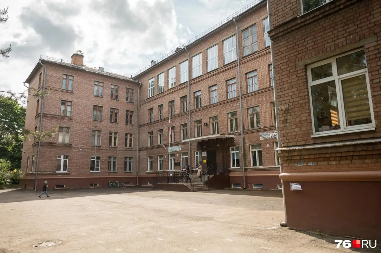 1 июня около двух тысяч выпускников региона писали ЕГЭ по химии, литературе и истории. Экзамены прошли в штатном режиме, удалений не зафиксировано.