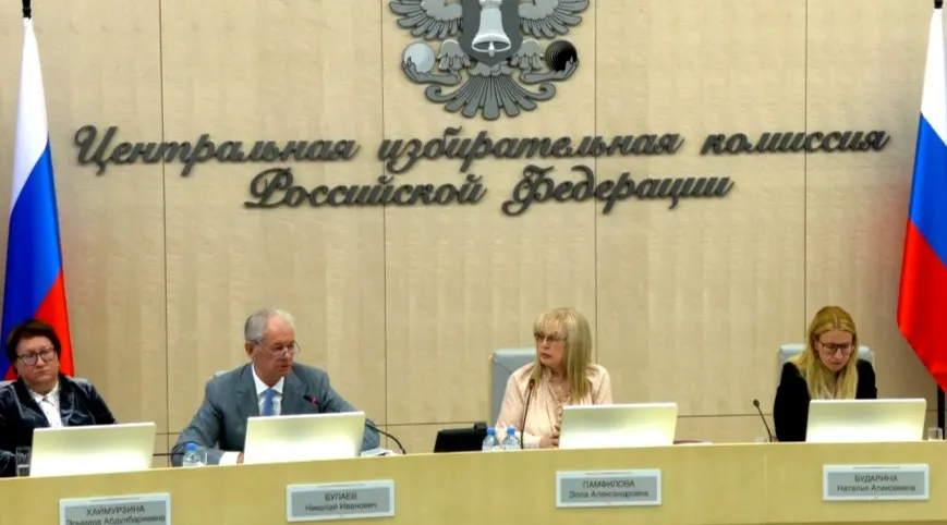 На заседании комиссия одобрила проведение ДЭГ в 33 регионах, ввела особые порядки для прифронтовых и присоединённых территорий и сообщила о приглашении международных наблюдателей из четырёх африканских стран.