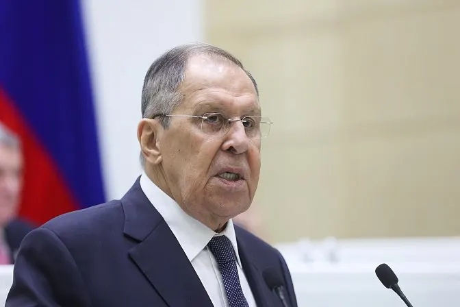 Глава МИД РФ заявил, что нормы Евразийского союза и Европейского союза несовместимы, поэтому Еревану придется в краткие сроки определиться с членством — это повлияет на тарифы и фитосанитарные правила. Ранее Россия вызывала посла Армении и ввела ограничения на ряд армянских продуктов.
