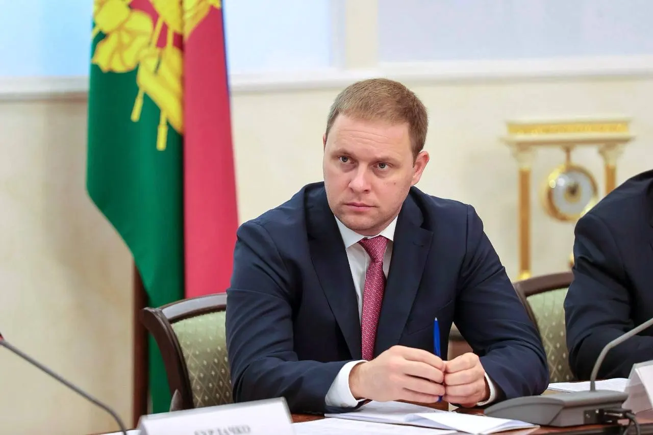 Швец, который в течение пяти лет возглавлял Анапу, получил пост руководителя госкорпорации «Туризм РФ». Ранее он занимал управленческие позиции в Краснодарском крае и курировал инвестиции, цифровизацию и развитие туризма.