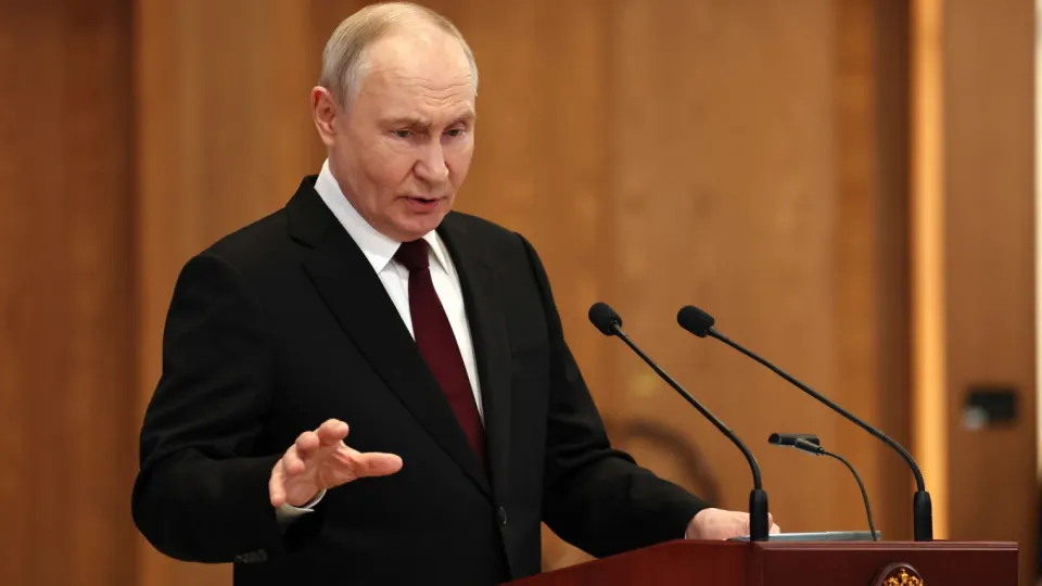Президент заявил, что Россия ответит на запуски беспилотников с территории европейских государств. Российские спецслужбы сообщили о якобы подготовке запусков из Латвии; страны Балтии отвергли обвинения.