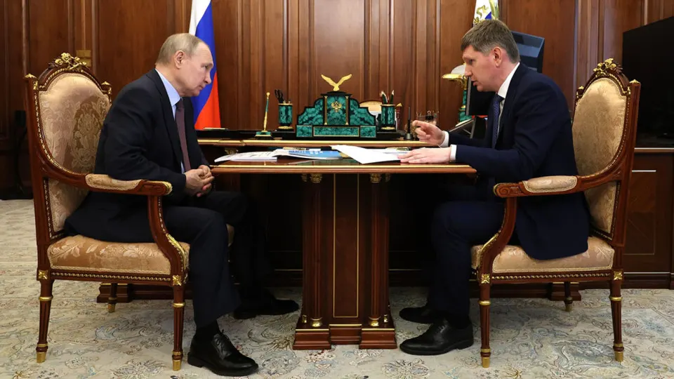 Президент потребовал увеличить приток инвестиций как индикатор работы властей. Власти и эксперты признают: высокие ставки, бюджетная экономия, отток технологий и страх национализаций сдерживают вложения бизнеса.