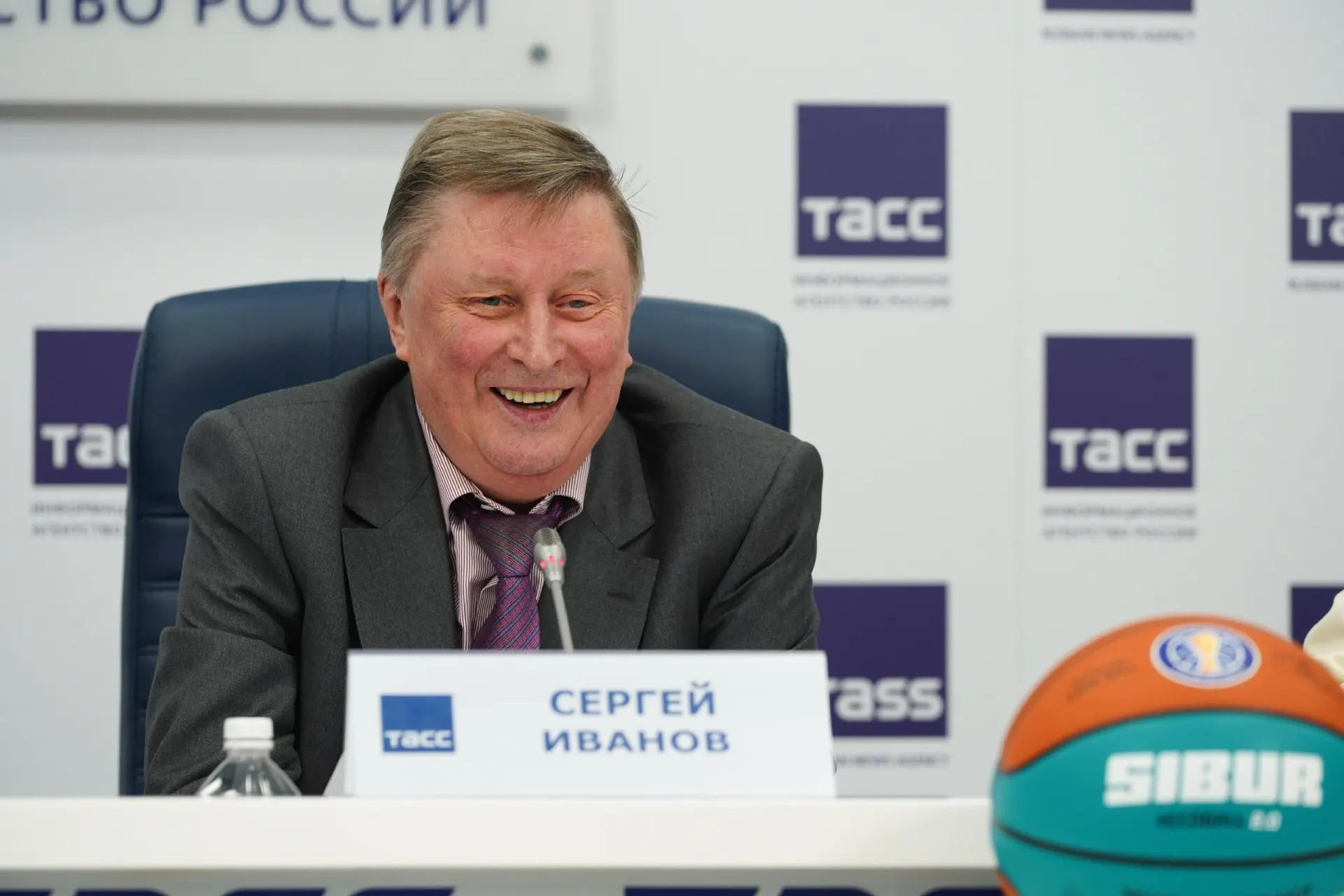 Государственный деятель скончался в 73 года. По словам близкого друга, они общались всего три дня назад; официальных подробностей пока нет.