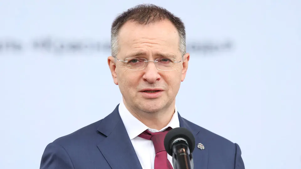 Владимир Мединский предложил усиливать контроль на всех этапах производства фильмов и не принимать на государственные деньги «барахло». Одновременно государственная поддержка смещается в сторону «традиционных ценностей» и фильмов о войне.