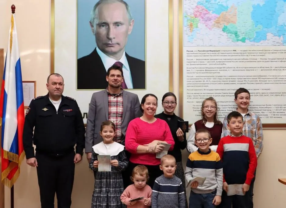 В 2025 году 1 112 иностранцев оформили специальные визы для переезда в Россию как лица, разделяющие традиционные духовно‑нравственные ценности; большинство виз выдано гражданам Германии, Франции и США.