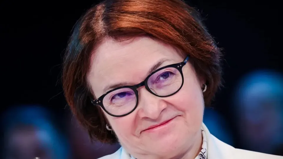 Глава Центробанка отсутствовала на ключевых мероприятиях, вызывала слухи и споры о снижении ключевой ставки. Пресс‑служба объявила её появление на пресс‑конференции 19 июня — но политические и бюджетные изменения уже ослабили независимость регулятора и изменили баланс сил.