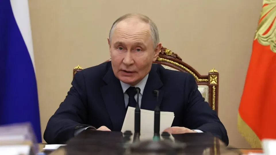Президент отреагировал на резкий обвал инвестиций — спад в первом квартале составил 14,3%. Власти называют ситуацию контролируемой и называют причины сокращения вложений.