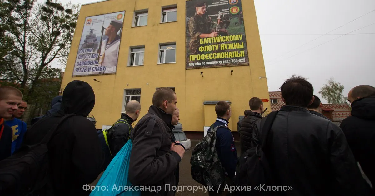 Зампред Совбеза Дмитрий Медведев после заседания межведомственной комиссии заявил, что в России нет необходимости в новой мобилизации. По его словам, с начала года с Минобороны заключили 200 тыс. контрактов, около 40 тыс. пополнили войска беспилотных систем, а более 16 тыс. добровольно отправились в зону СВО.