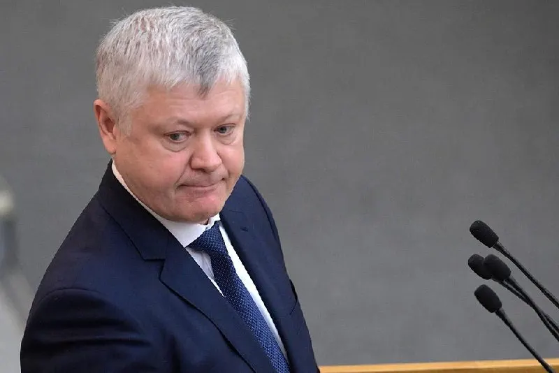 Председатель комитета Госдумы по безопасности Василий Пискарёв заявил, что из РФ вывели свыше 360 зарубежных структур, более 60 — по материалам его комиссии. По его словам, приняты 46 законов для «защиты суверенитета», которые якобы препятствуют деструктивному влиянию в образовании, здравоохранении и на выборах.