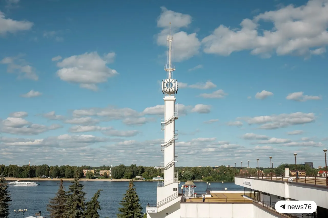 В Ярославле 14 июля температура поднимется примерно до +25 °C. Ожидается небольшой кратковременный дождь — рекомендуется взять лёгкую верхнюю одежду или зонт.