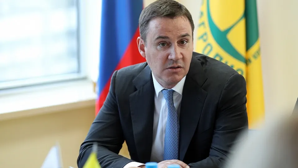 Заместитель председателя правительства Дмитрий Патрушев фактически установил контроль над РЭО: в наблюдательный совет войдут близкие к нему чиновники, а назначение нового гендиректора решается на фоне уголовных дел в руководстве компании.