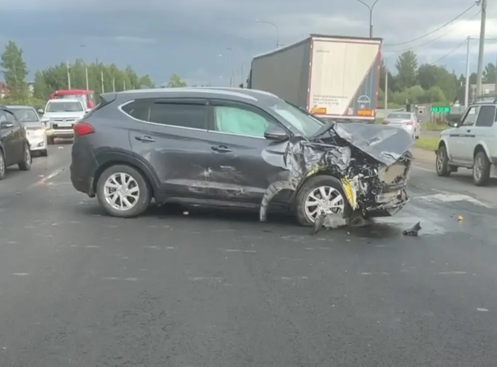 30 июля на окружной дороге под Ярославлем Skoda Yeti при развороте столкнулась с Hyundai Tucson; 80‑летний водитель Skoda доставлен в больницу, движение было затруднено.