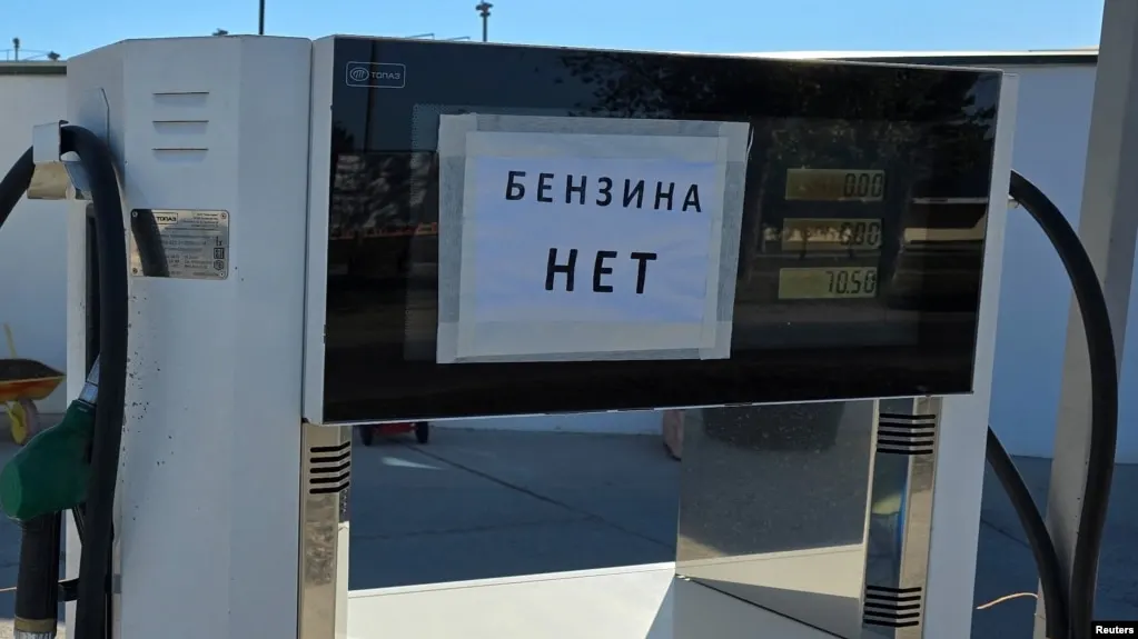 За период с 23 по 29 июня в Севастополе зафиксирован рекордный рост цен на бензин — около 30%. По стране средний рост составил 1,6%, ограничения продажи введены в десятках регионов.