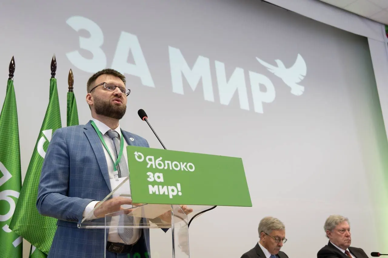 Министерство сослалось на «факты ведения политической деятельности»: поздравления, судебные поездки, участие в памятных акциях и видеоролики с бумажными самолётиками.