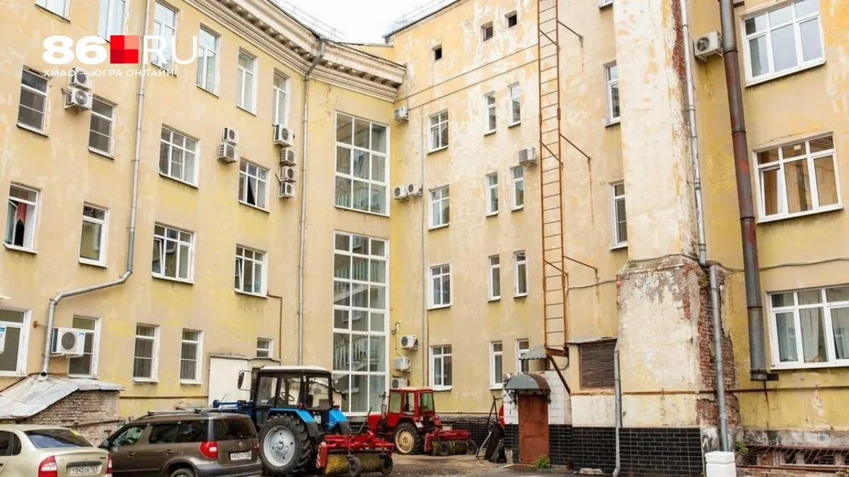 Госдума указала, что решения о переустройстве дворовой территории, в том числе об устройстве парковки, принимаются на общедомовом собрании. Жильцам нужно действовать через собрание и учитывать местные нормы.