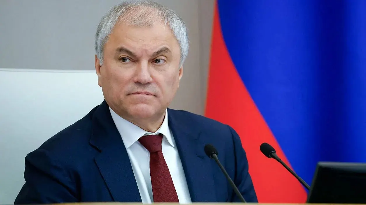 Спикер Госдумы Вячеслав Володин заявил, что законы принимаются по запросам российских граждан, поэтому обвинения, будто депутаты занимаются лишь запретами, необоснованны.
