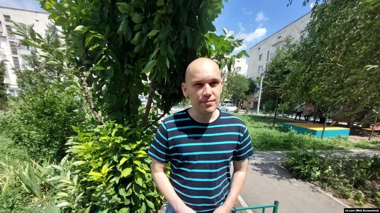 В обновлённый список «иностранных агентов» добавили 137 человек, среди которых инвалид I группы Игорь Никитенко из Джанкоя. Правозащитники предупреждают о рисках штрафов и уголовной ответственности для тех, кого признают «участниками» таких проектов.