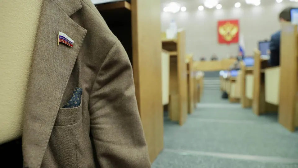 Правительство поддержало инициативу снять с региональных депутатов ответственность за неподачу или несвоевременную подачу деклараций о доходах. Ведомства согласны с идеей частично, но указали на необходимость доработки.