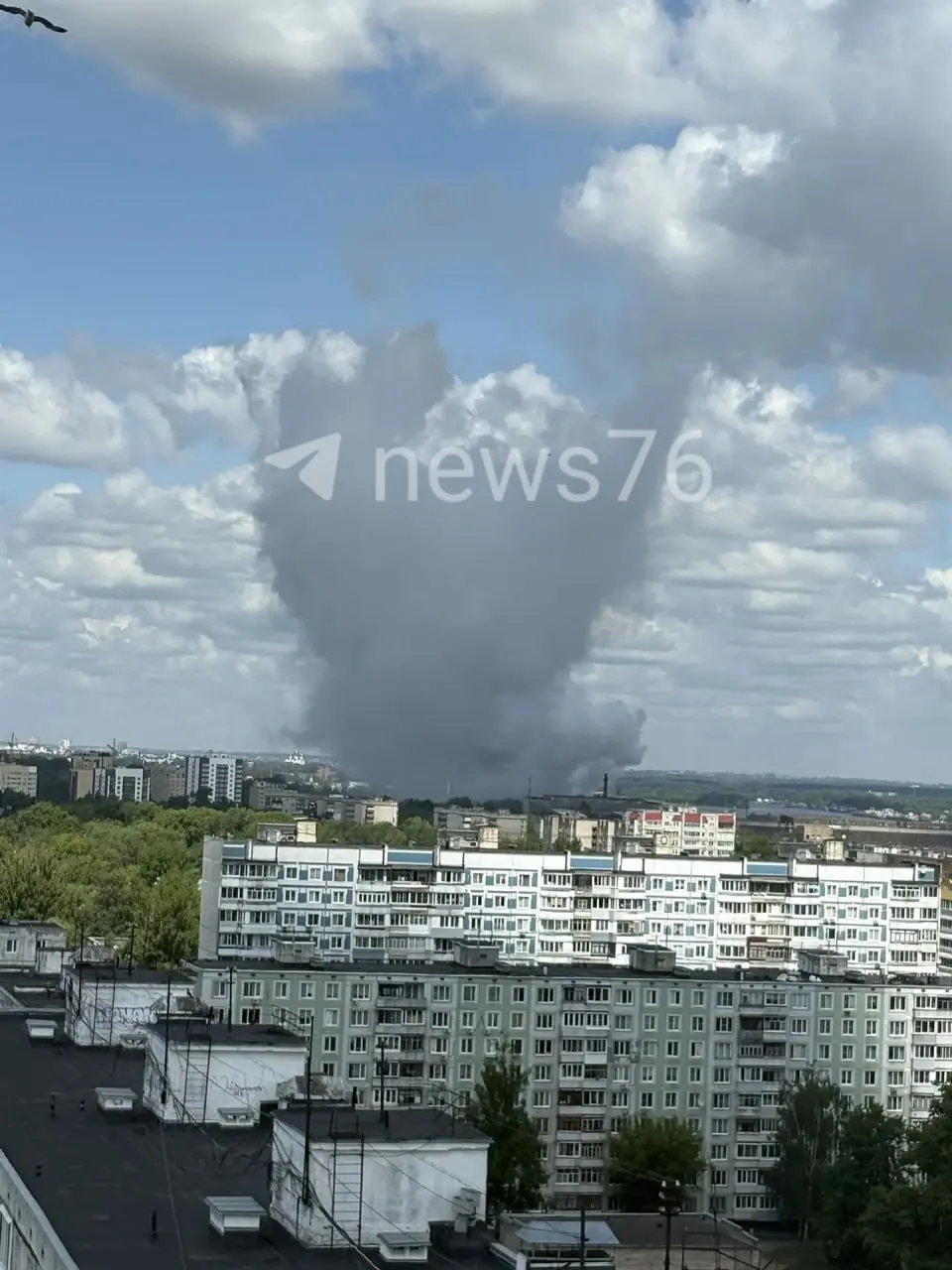 На Тормозном шоссе загорелась открытая площадка площадью около 10 кв. м. Пострадавших нет.