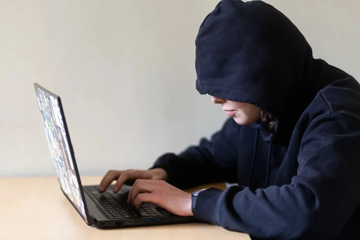 Проект закона предусматривает запрет преследователям приближаться к жертве и выходить с ней на связь; документ направили на оценку в правительство, возможная дата вступления — 1 января 2027 года.