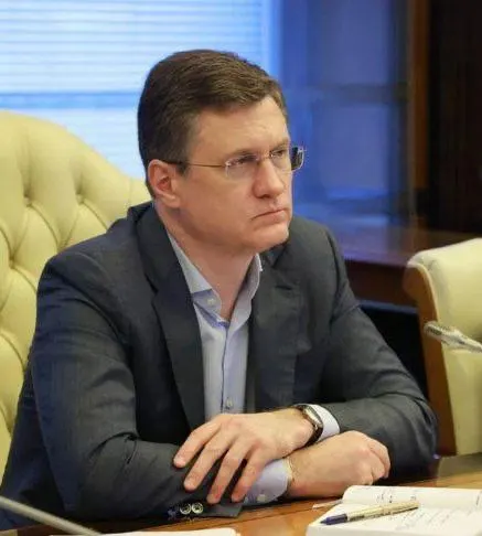 Александр Новак провёл совещание 7 июля и поручил усилить мониторинг и координацию поставок топлива, чтобы не допустить локальных сбоев.