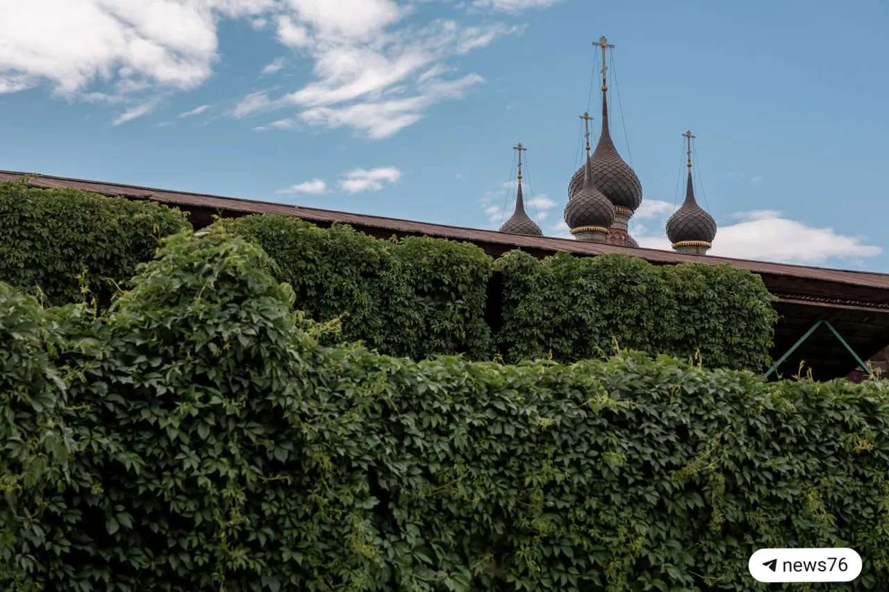 Краткий прогноз: температура около +21°C, ожидаются дожди и переменная облачность.