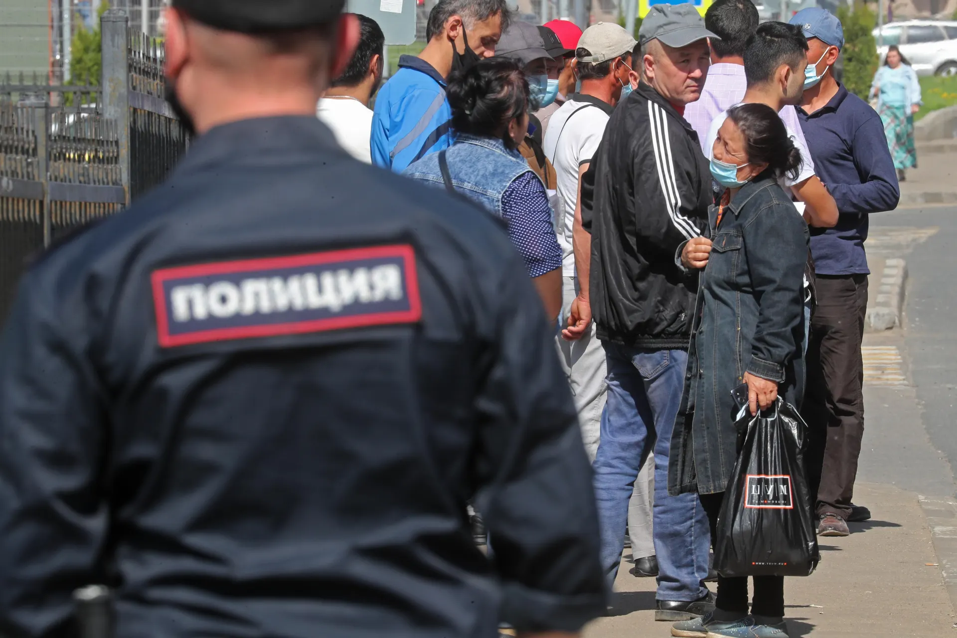 Правительство подготовило поправки ко второму чтению законопроекта об обязательной депортации: планируют сделать безальтернативным выдворение за дискриминацию и неповиновение законному требованию пограничника.